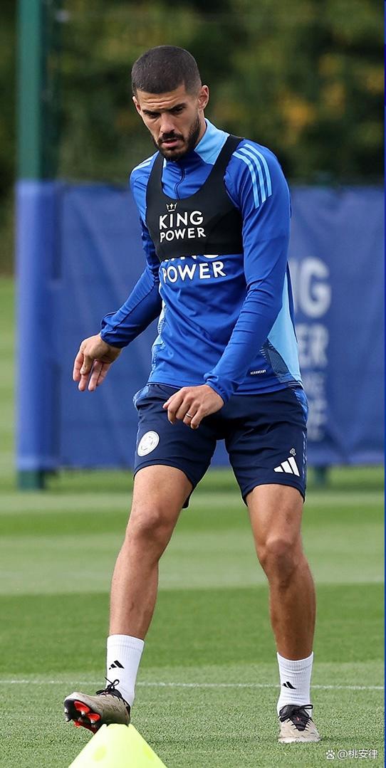 关于阿森纳客场战平莱切斯特城，保持不败的信息