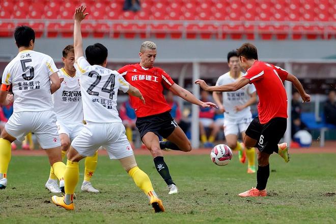 包含长春亚泰力争主场胜利，发挥出色战绩的词条